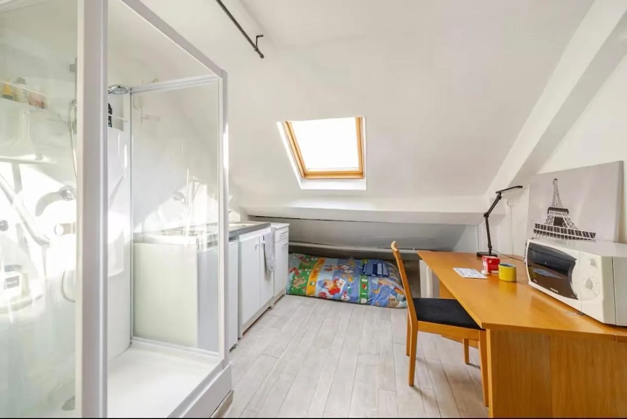 شقة !!!! Only Airbnb !!!!! Please Read My Name And Look At All Pictures - Paris Studio Under Roof - Cool Area