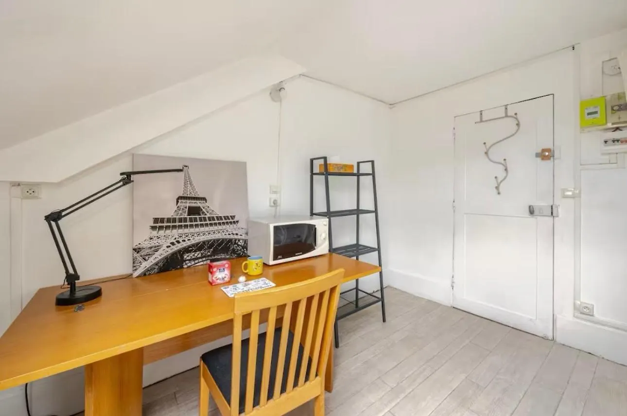!!!! Only Airbnb !!!!! Please Read My Name And Look At All Pictures - Paris Studio Under Roof - Cool Area فرنسا